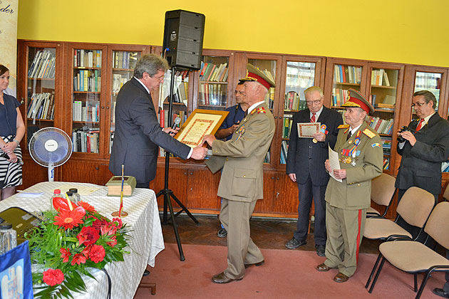 Trei veterani de război sătmăreni, recompensaţi de Ordinul Militar de România