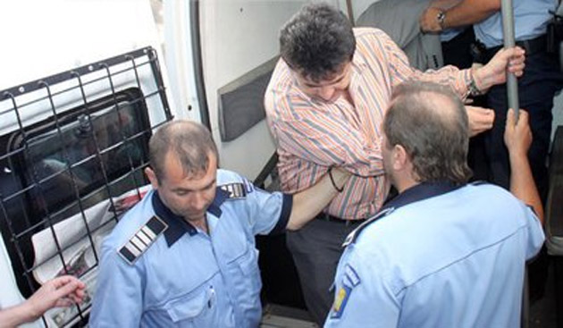 Mircea Băsescu şi Marian Căpăţână, la Tribunalul Constanţa. Se judecă dosarul în care fratele preşedintelui este acuzat că ar fi luat 250.000 euro