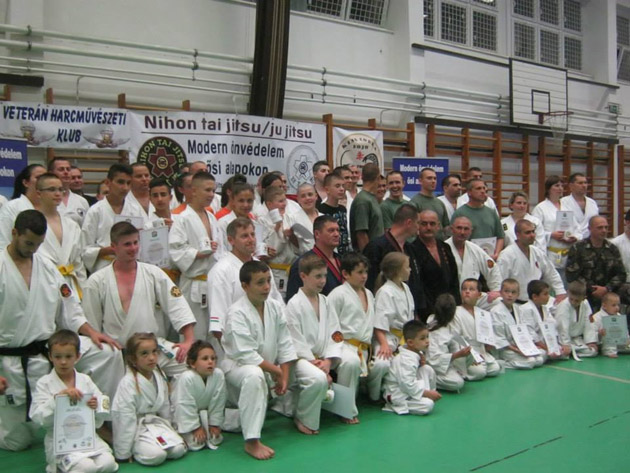 Okinawa, la un maraton de arte marţiale în Ungaria