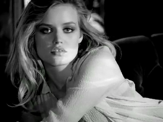 O reclamă la un parfum de Cavalli, criticată dur de musulmani