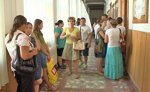 Doi profesori prinşi copiind la definitivat