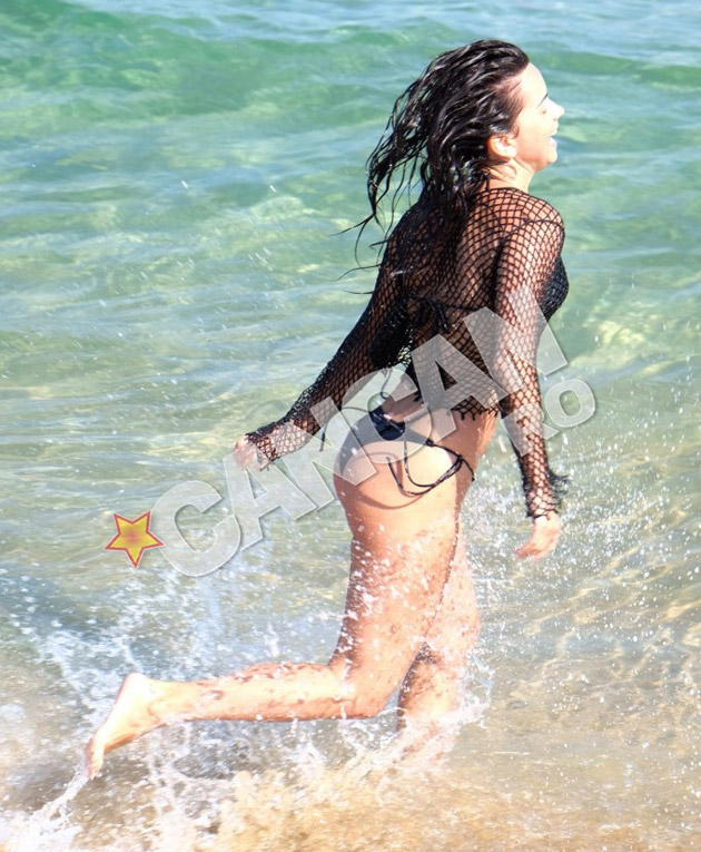 Imagini ucigatoare cu Inna in spumele marii