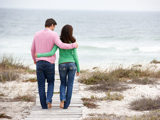 Plimbările pe jos reduc riscul de declanşare a maladiei Alzheimer