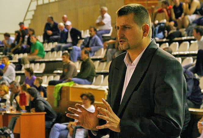 Jucăm mai bine la nunți și botezuri…