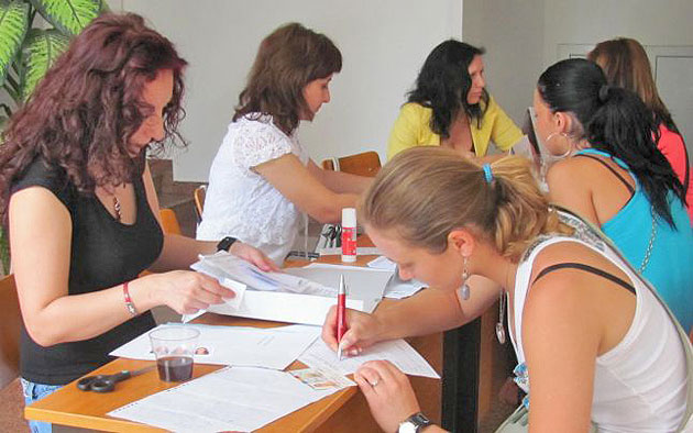 Absolvenţii de liceu, aşteptaţi  să se înregistreze la AJOFM