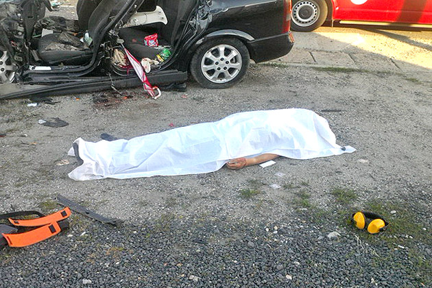 Un mort şi trei răniţi într-un accident la Boineşti