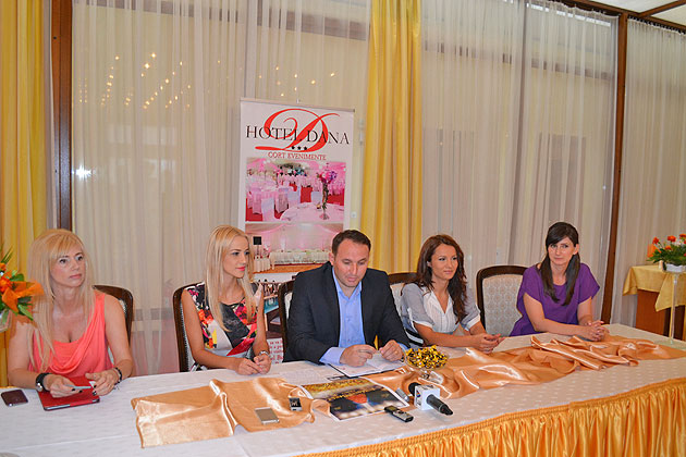 Seară de culoare şi splendoare la Fashion’s Night Out