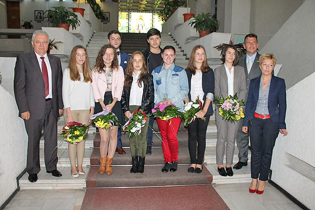 Prefectul Avram i-a felicitat pe elevii  de zece la examenele naţionale