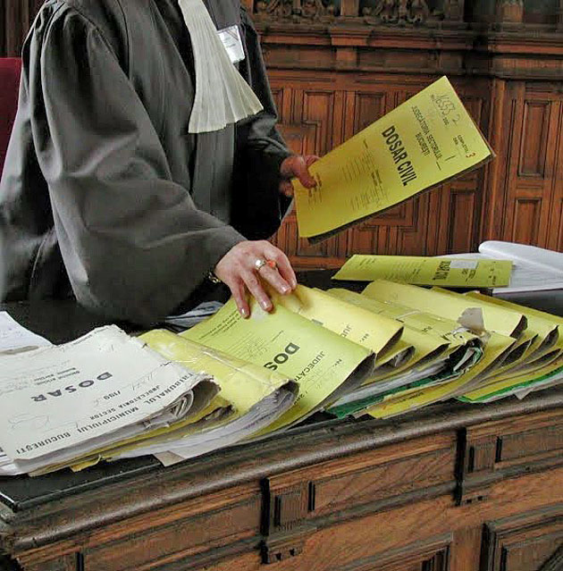 Proiect imobiliar blocat cu acte false