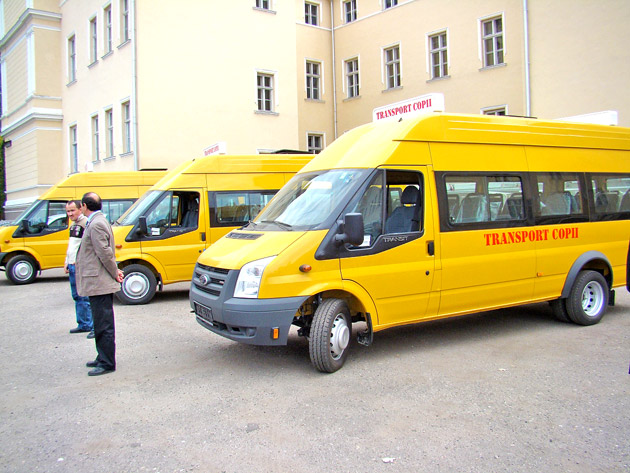 Primele microbuze şcolare au fost repartizate în Sătmar