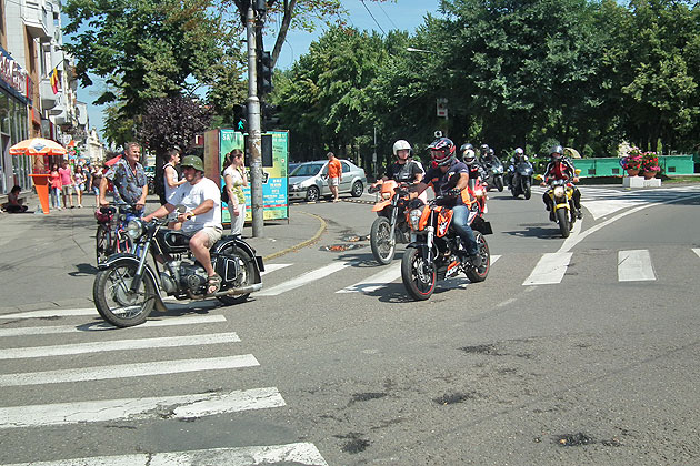 Paradă a motocicliştilor