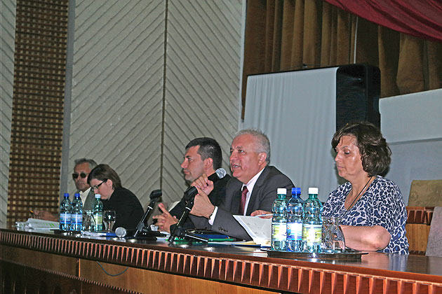 Legea vânzării terenurilor, atacată  din toate părţile