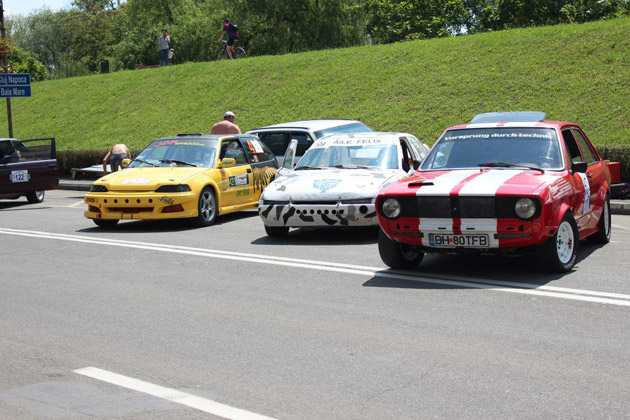 Spectacol pe patru roţi