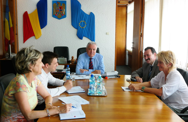 Eforturi conjugate pentru plata salariilor asistenţilor persoanelor cu handicap