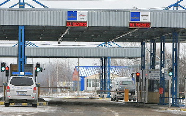 Doar contrabandiştii străini mai forţează Vama Halmeu