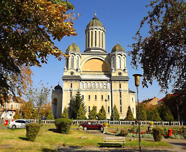 Zeci de biserici din judeţ îşi sărbătoresc hramul