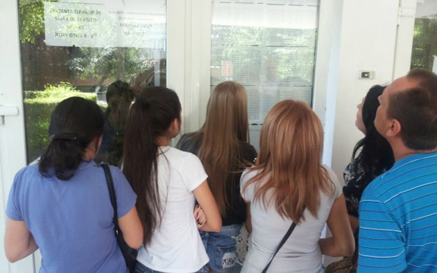 Şase sute de elevi sătmăreni, neînscrişi în licee sau şcoli profesionale