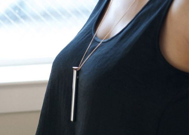 Cel mai chic vibrator are USB si poate fi purtat ca o bijuterie