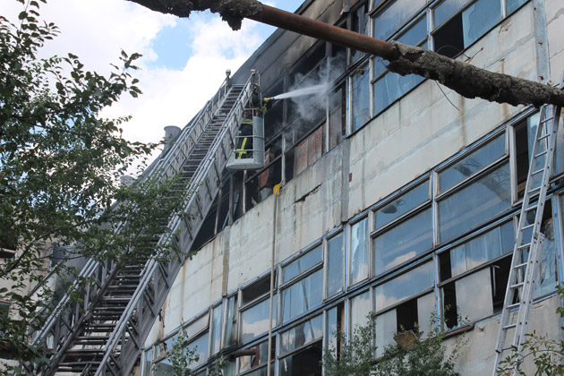 UPDATE / INCENDIU LA FOSTA FABRICĂ SAMOBIL! Click pentru video