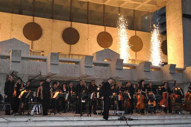 Mii de spectatori sunt aşteptaţi la Concertul  tradiţional în aer liber