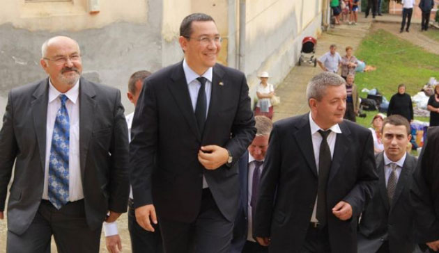 Cluj: Ponta s-a închinat la icoana Fecioarei Maria de la Mănăstirea Nicula