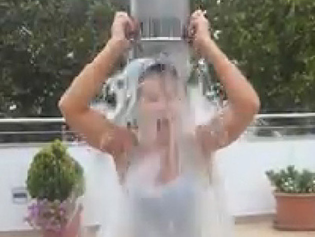 Nadia Comăneci a răspuns provocării ALS Ice Bucket Challenge