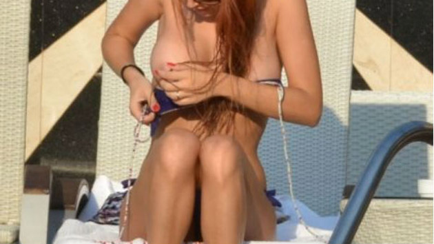 O vedetă Kanal D a rămas fără costum de baie la plajă!