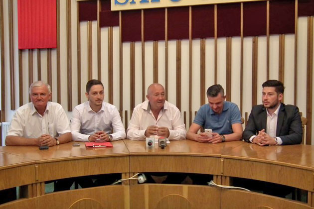 Strângere de semnături pentru susţinerea lui Ponta