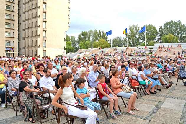 Sute de spectatori la Concertul tradiţional în aer liber
