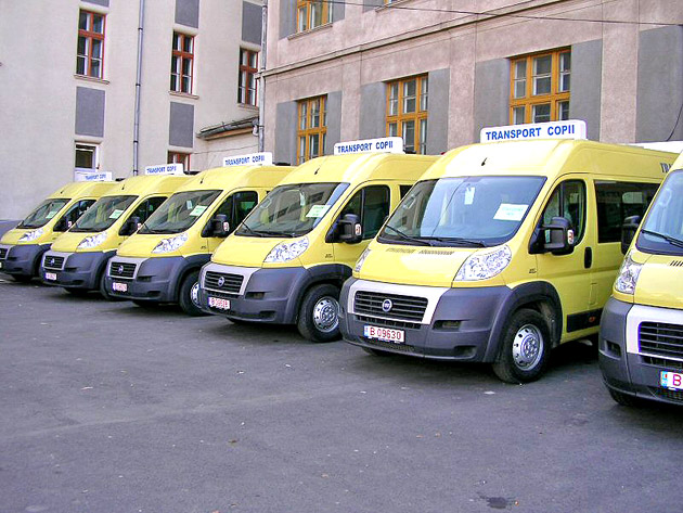Au sosit primele microbuze şcolare