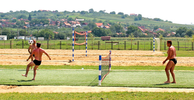 Bază sportivă multifuncţională la ştrandul Tăşnad