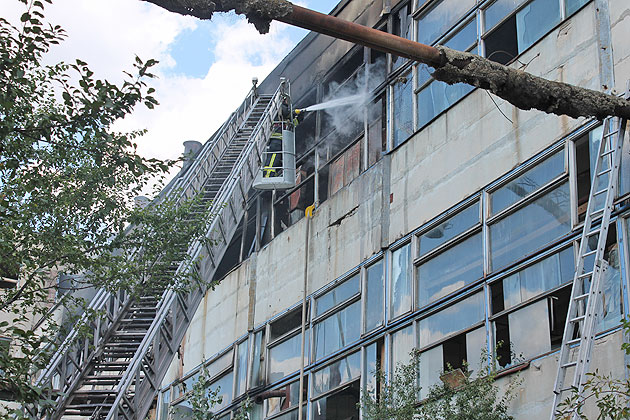 Incendiu la o hală de la fabrica Samobil