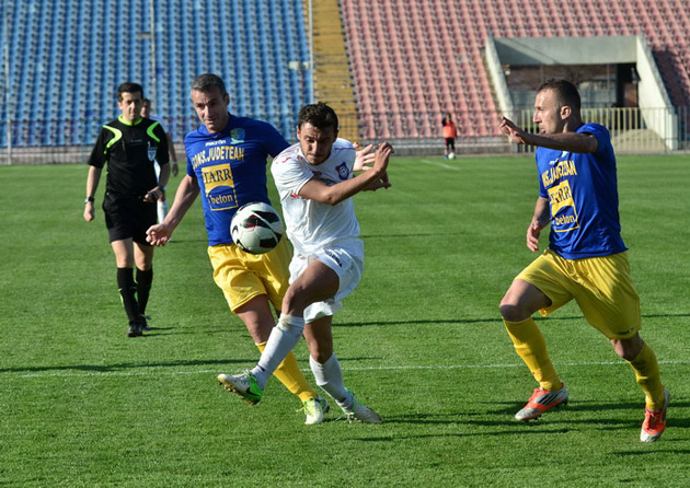 Liga a 2-a / Fără Bălău la Caransebeș