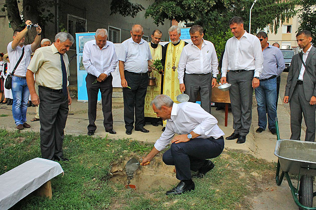 Liviu Dragnea a pus piatra de temelie  la viitorul sediu al Primăriei Tăşnad