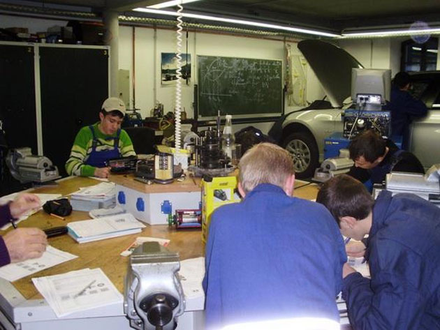 Meseria redevine brăţară de aur