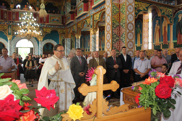 Mii de credincioşi s-au rugat în bisericile din judeţ