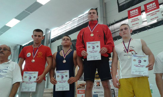 Nouă clasări pe podium la Komarno