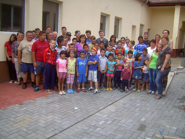 Curtea Centrului “Floare de Colţ” Halmeu, modernizată de germani