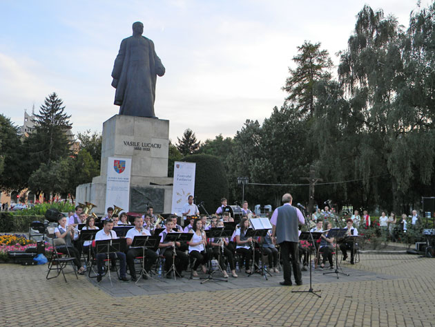 Concert de excepţie al fanfarelor reunite din Căpleni şi Petreşti