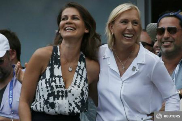 Martina Navratilova a cerut-o în căsătorie, pe arena Arthur Ashe, pe prietena ei, care a spus "Da"
