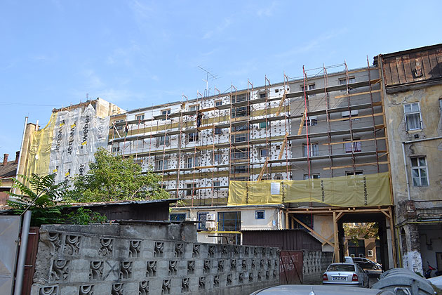 Sute de apartamente au intrat  în reabilitare
