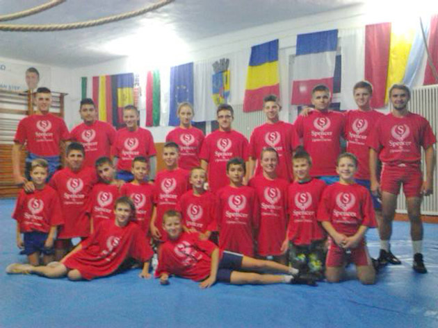 Lupte / Sportivii de la CS-Cetate  la Cupa Castanelor