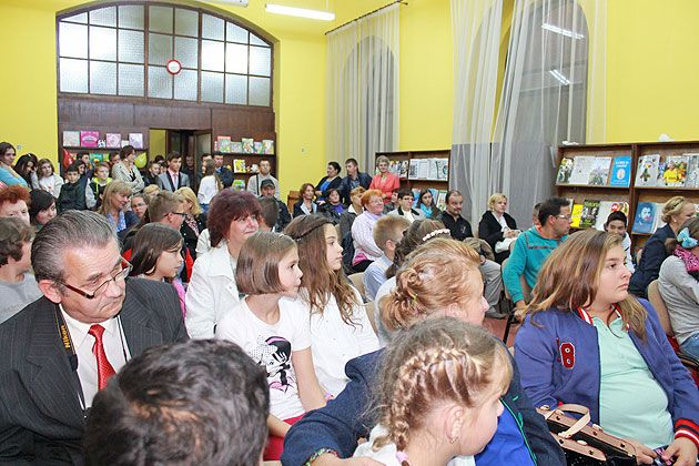 Sute de participanţi la “Nocturna Bibliotecilor”