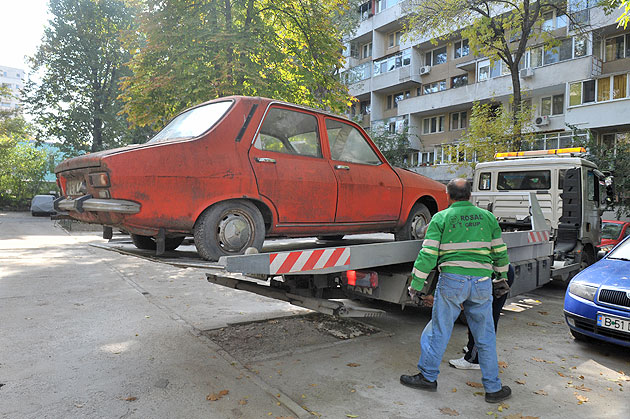 Poliţia Locală, la vânătoare de maşini abandonate