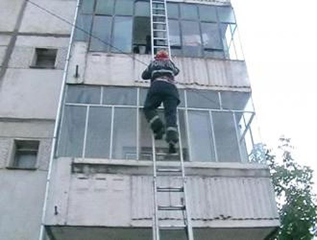 Concurs de urcat scări pentru pompieri la Satu Mare