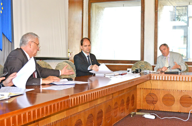 Cascadorii râsului la Primăria comunei Păuleşti