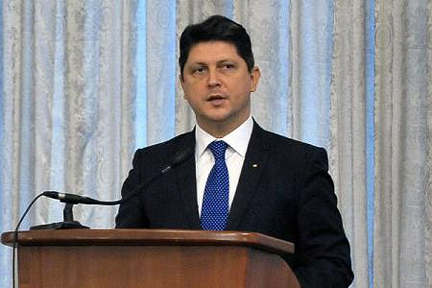 Corlățean: Băsescu folosește serviciile ca aparat de campanie politică pentru doamna visurilor sale politice