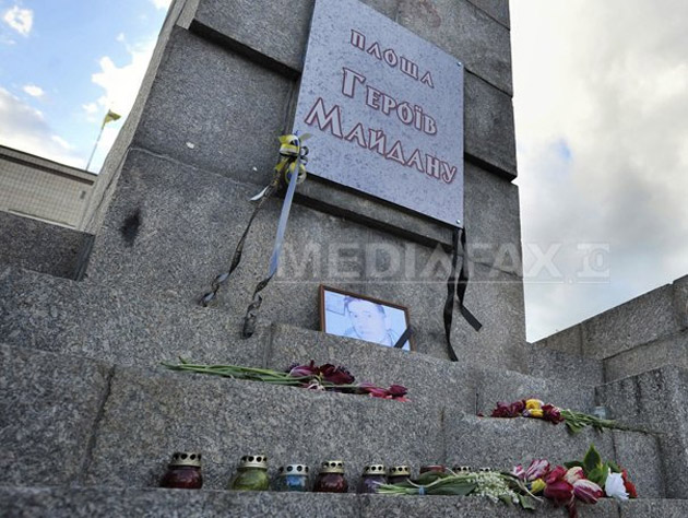 Ponta şi Leancă au depus buchete de flori la crucea din Piaţa Maidan, locul luptelor pro-UE din Kiev
