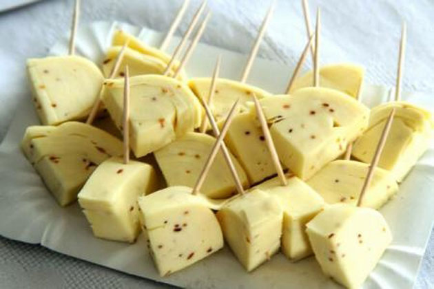 Alimentele viitorului: substitutele de carne și insectele