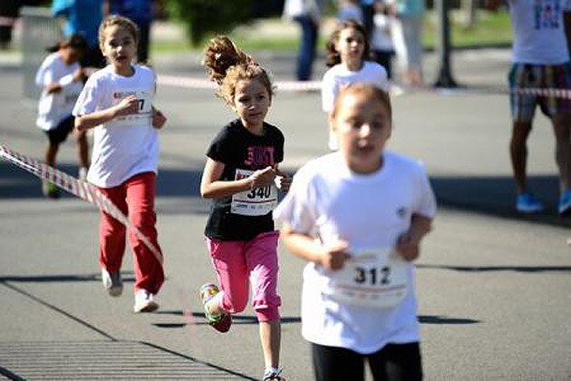 Exercițiile fizice înainte de școală îi pot face pe copii mai atenți la cursuri